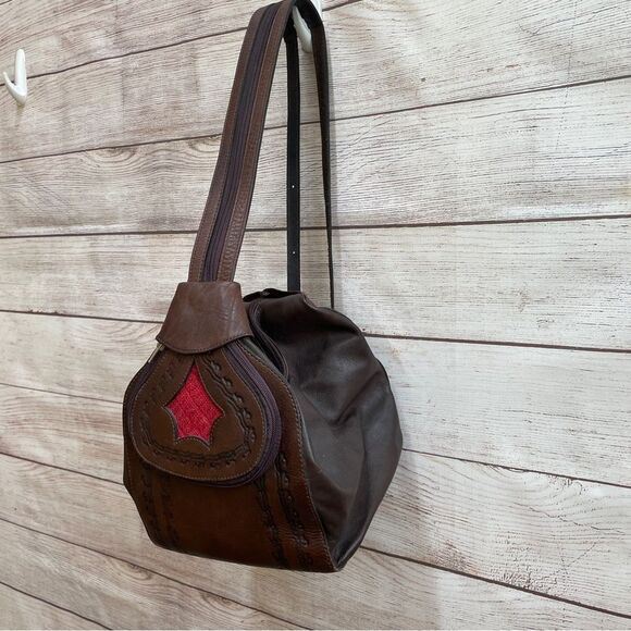 VINTAGE TOOLED LEATHER BACKPACK/SLING BAG‎ IN BROWN main image 2